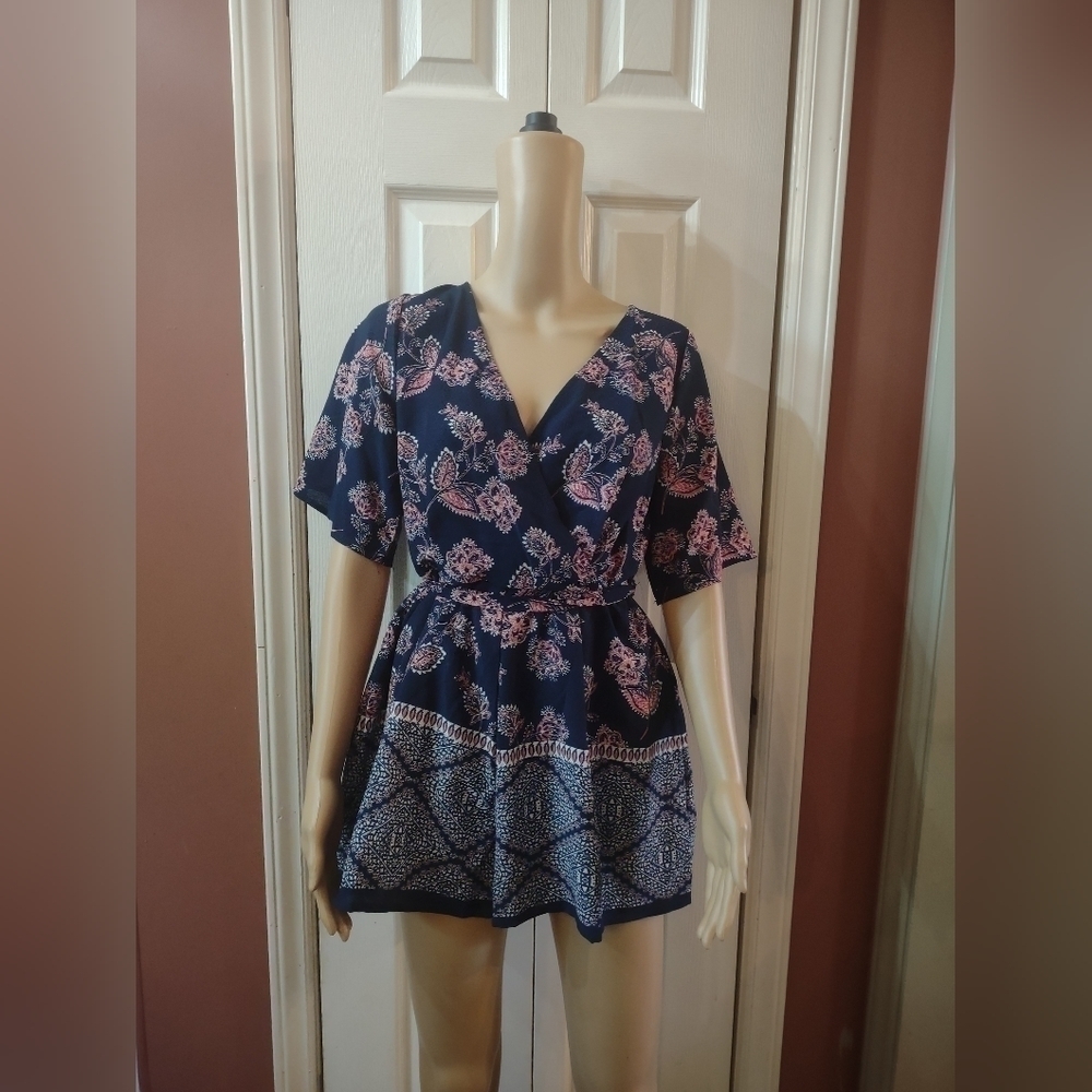 Trixxi clothing company women's size medium one piece shorts romper